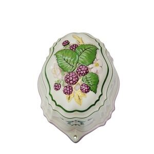 Le Cordon Bleu Franklin Mint Berry Jello Mold 1986 Ceramic Wall Hanging White